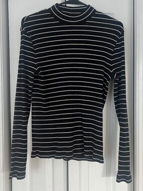 Uniqlo Striped Long Sleeve T-Shirt